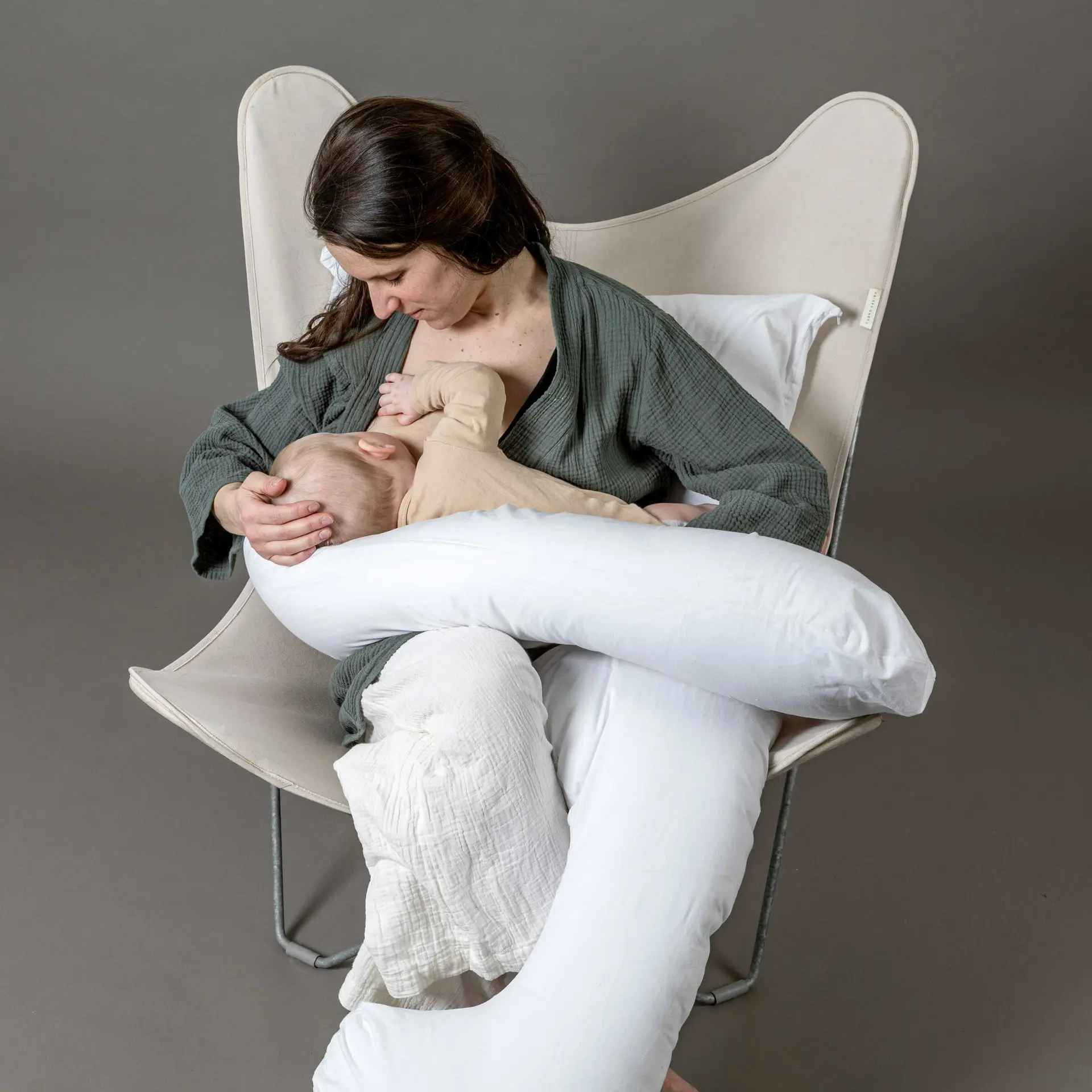 baby drinkt aan borst